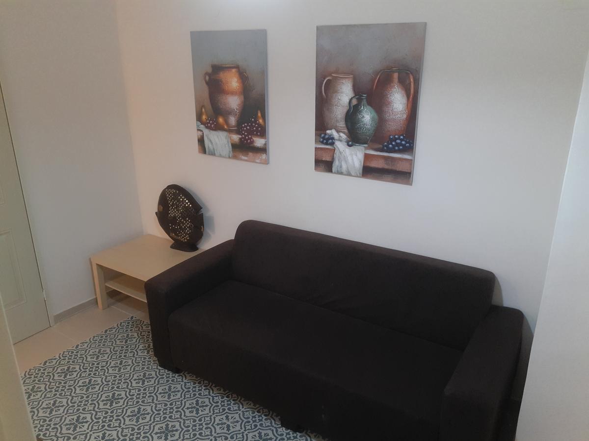 3 Stairs Only To Cozy Flat On Hillel St Haifa