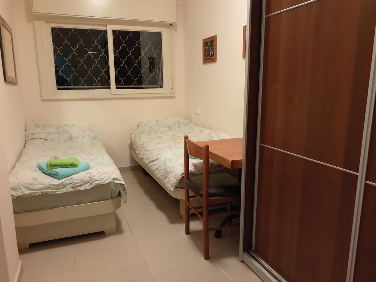 3 Stairs Only To Cozy Flat On Hillel St Апартаменты Хайфа